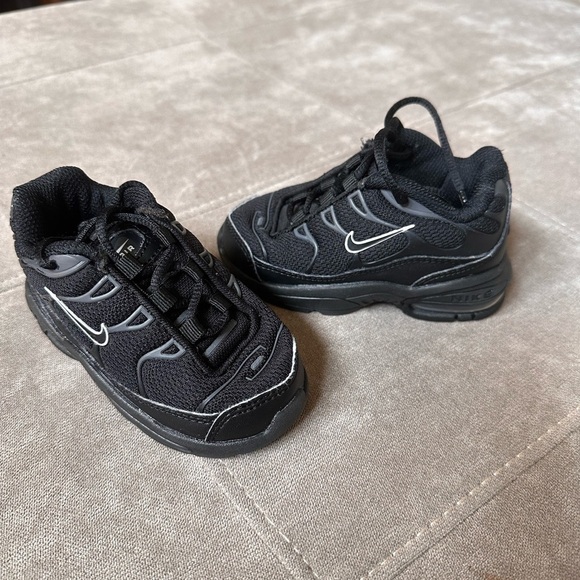 Nike Black Sneakers with Chunky Sole and Breathable Upper - Picture 1 of 6